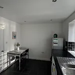 The Snug Shared House Πανσιόν Μπρίστολ