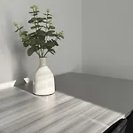The Snug Shared House بيت ضيافة