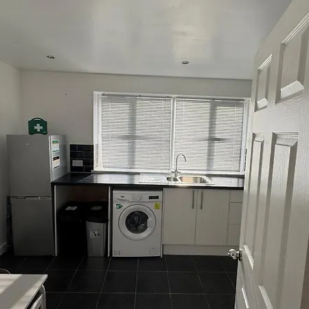 The Snug Shared House *