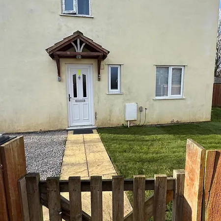 The Snug Shared House