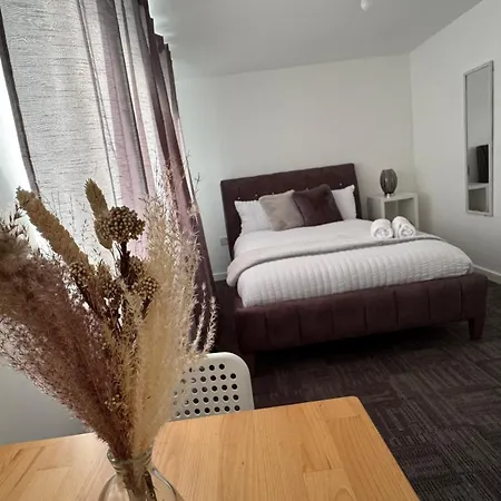 The Snug Shared House Guest house *