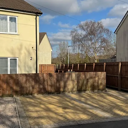 Guest house The Snug Shared House *