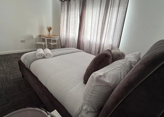 Guest house The Snug Shared House *