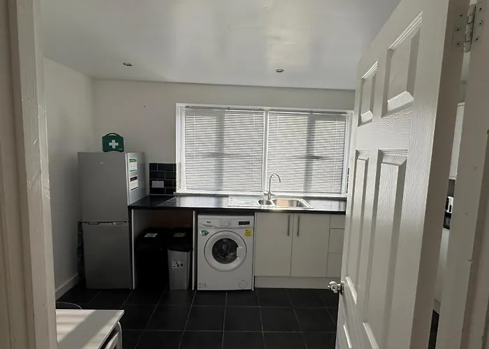 The Snug Shared House *