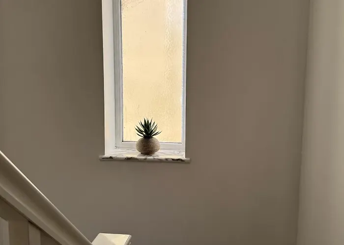 The Snug Shared House *