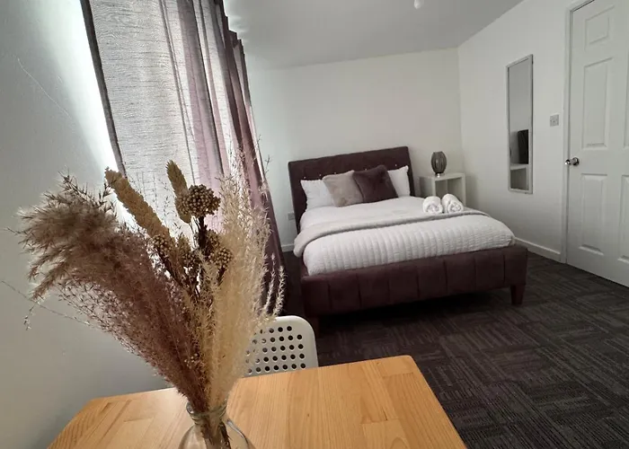 The Snug Shared House Guest house *