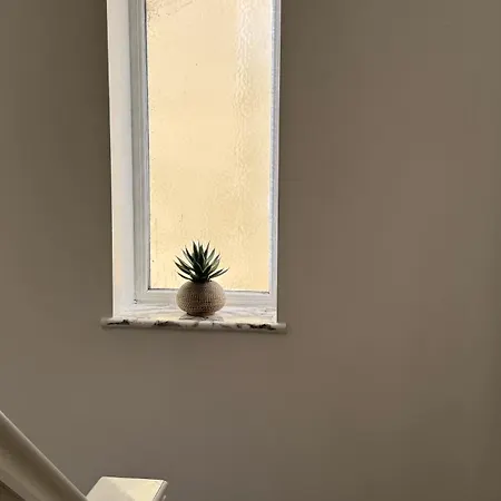 The Snug Shared House *
