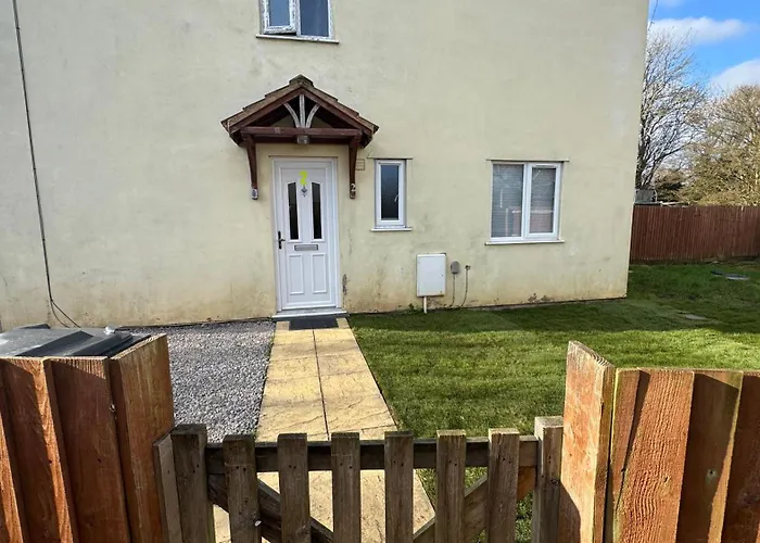 The Snug Shared House